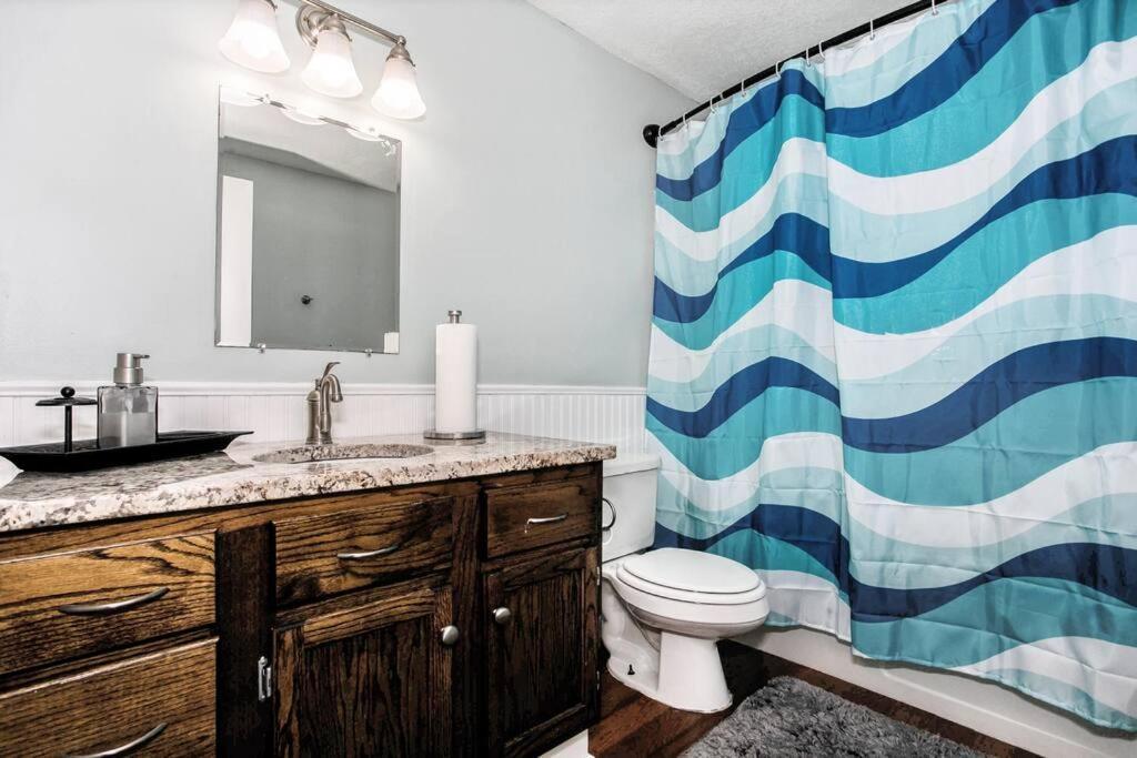 WOW! Spacious Retreat&amazing yard 2400+4bd/3bth Wichita Exterior foto
